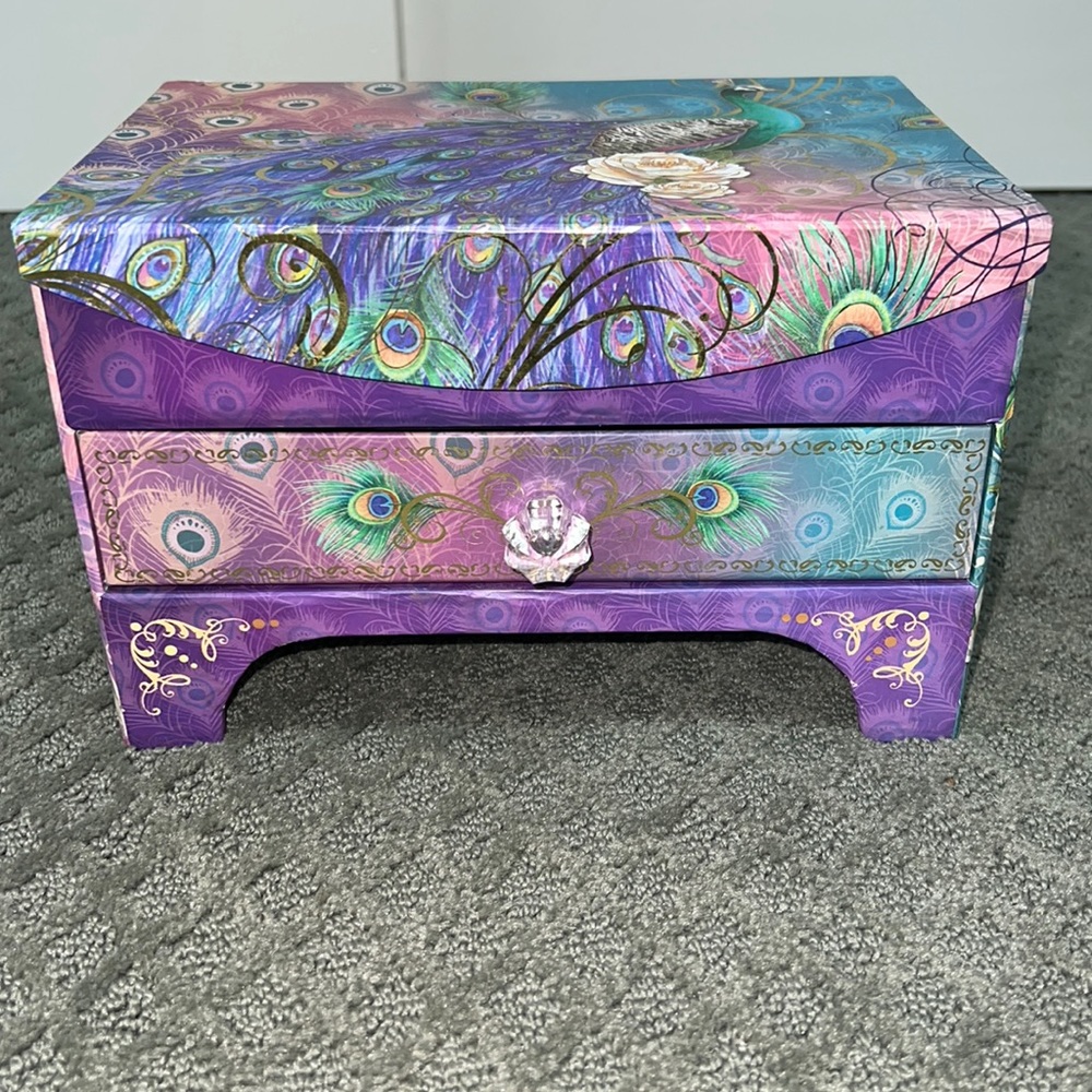 Jewelry box